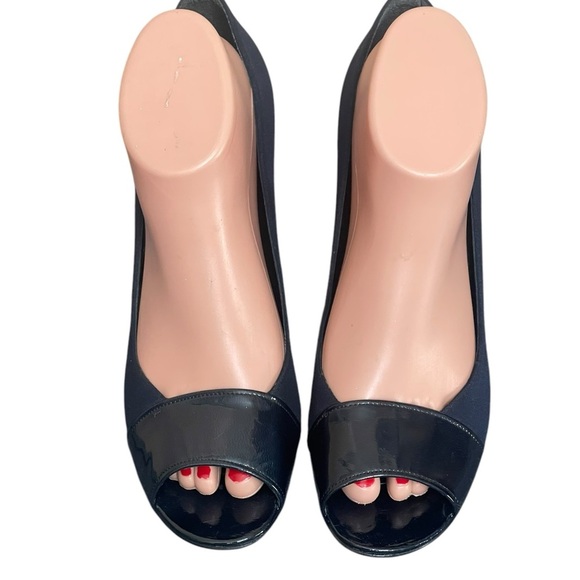 Stuart Weitzman Pumps Peep Toe Navy Blue
Fabric & Black Patent Leather size 8.5M - Picture 3 of 13
